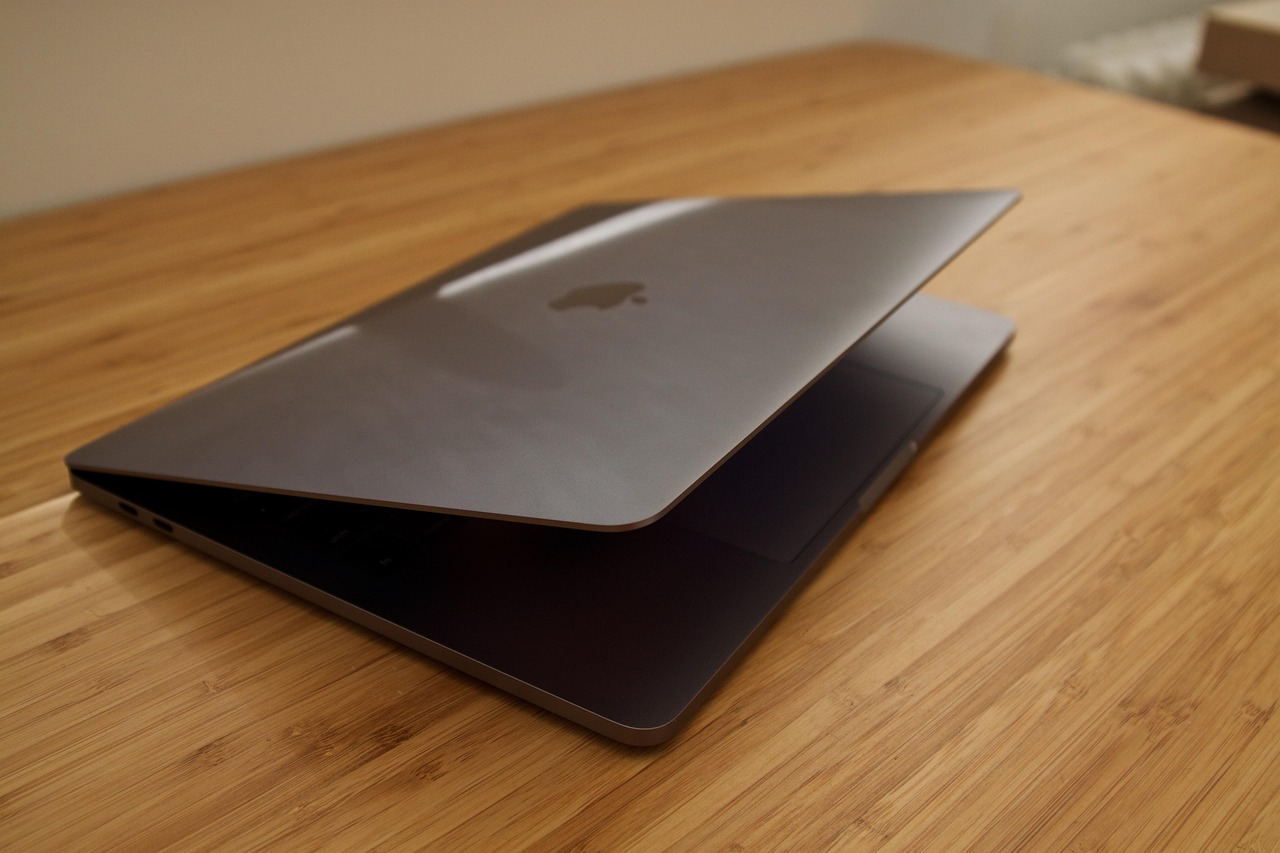 Apple Macbook pro (16)